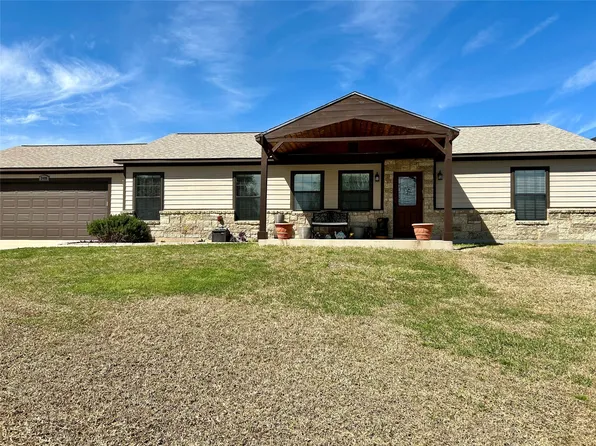 2400 Beverly Dr, Granbury, TX 76048