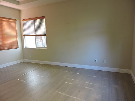 5th image of 52 Ervin Ct