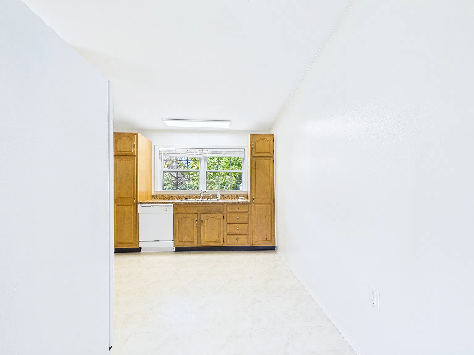 3 bed, $1,275 — Photo 4