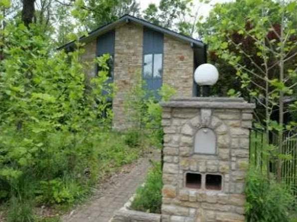 1520 S Woodruff Ln, Bloomington, IN 47401