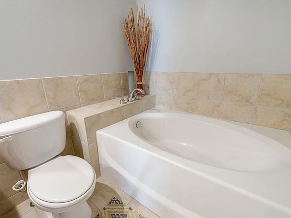 4th image of 1312 Live Oak St APT 213