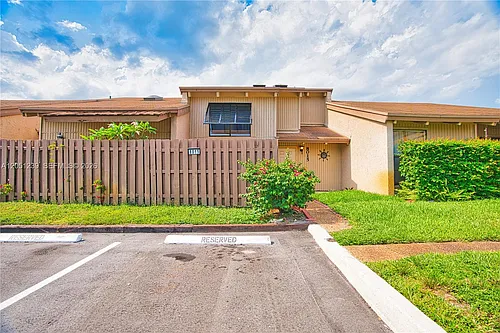 8015 SW 21st Ct #8015 Photo 1 8015 SW 21st Ct #8015 Photo 1