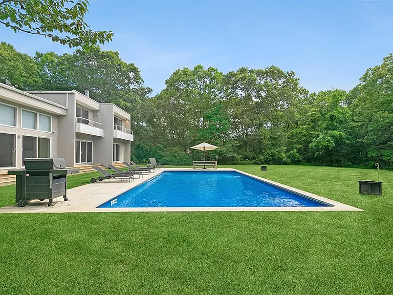 10 Fox Hollow Dr — Photo 3