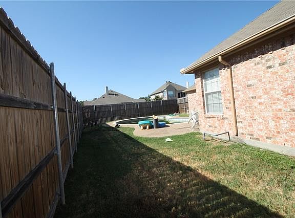 4th image of 1825 Garrett Dr