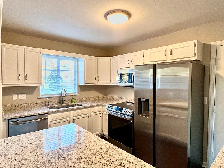 3209 Ridgely Dr — Photo 4