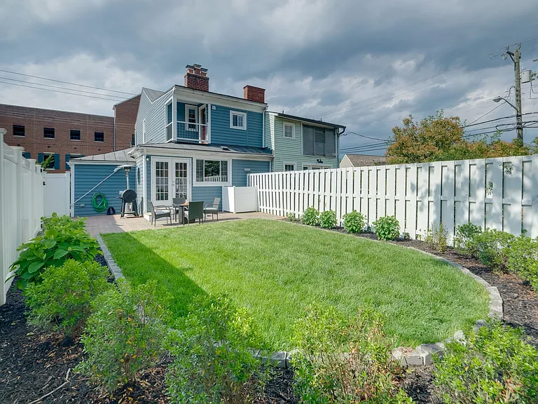 102 Wolfe St — Photo 28