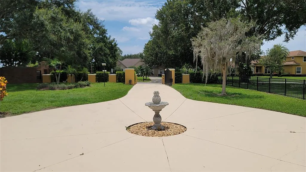 5 bed, 5.5 bath, 5312 sqft, $8,500 — Photo 3