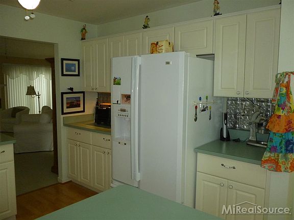 3rd image of 52703 Westcreek Dr