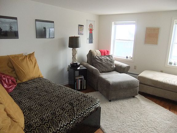 3rd image of 39 Waterbury St #2
