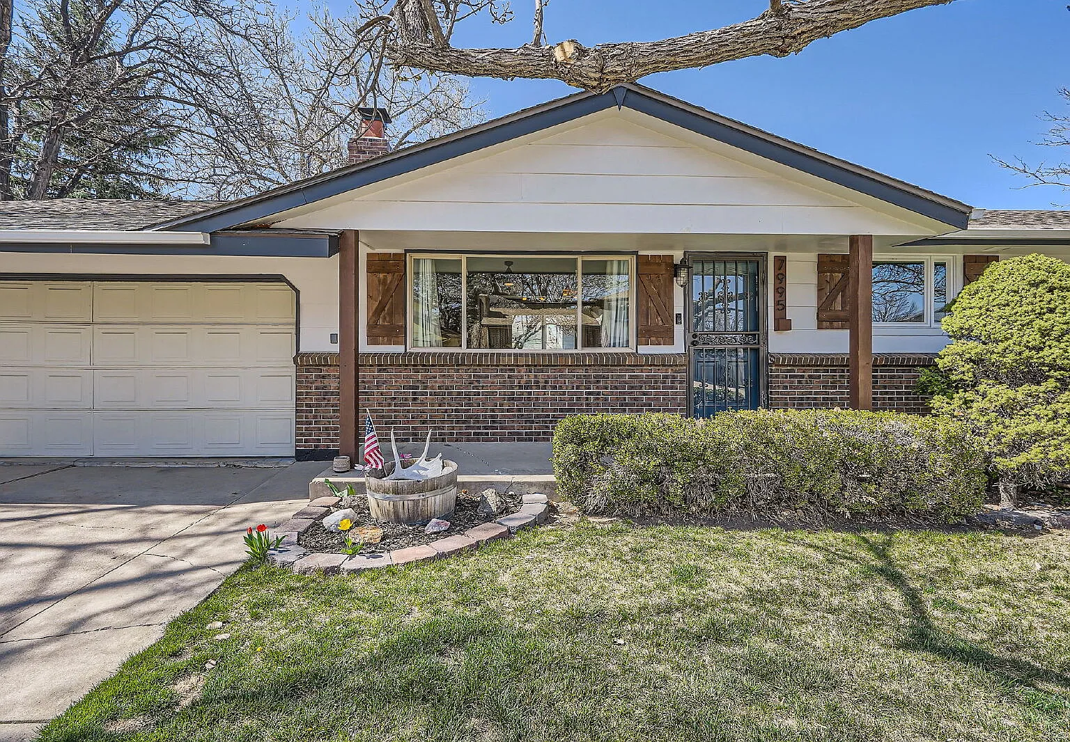 4 bed, 2.0 bath, 2226 sqft, $3,495 — Photo 3