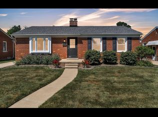 9619 Fairfield St, Livonia, MI 48150