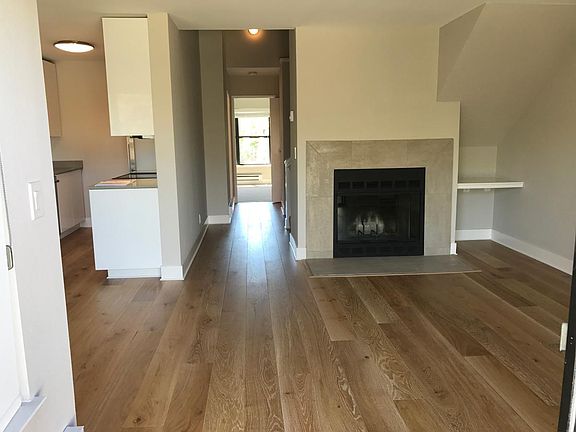 4th image of 8 Shoreline Ct
