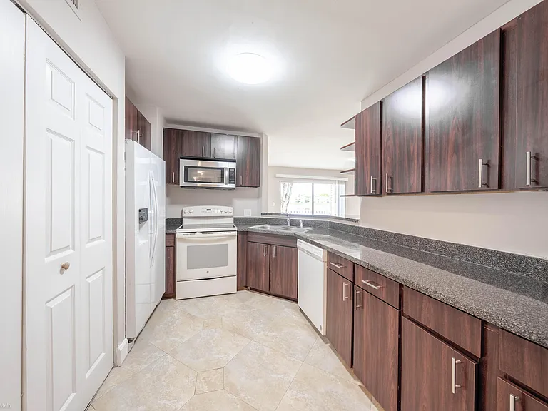 3469 NW 44th St #101 — Photo 8