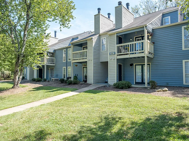 THE OAKS APARTMENTS — Photo 1
