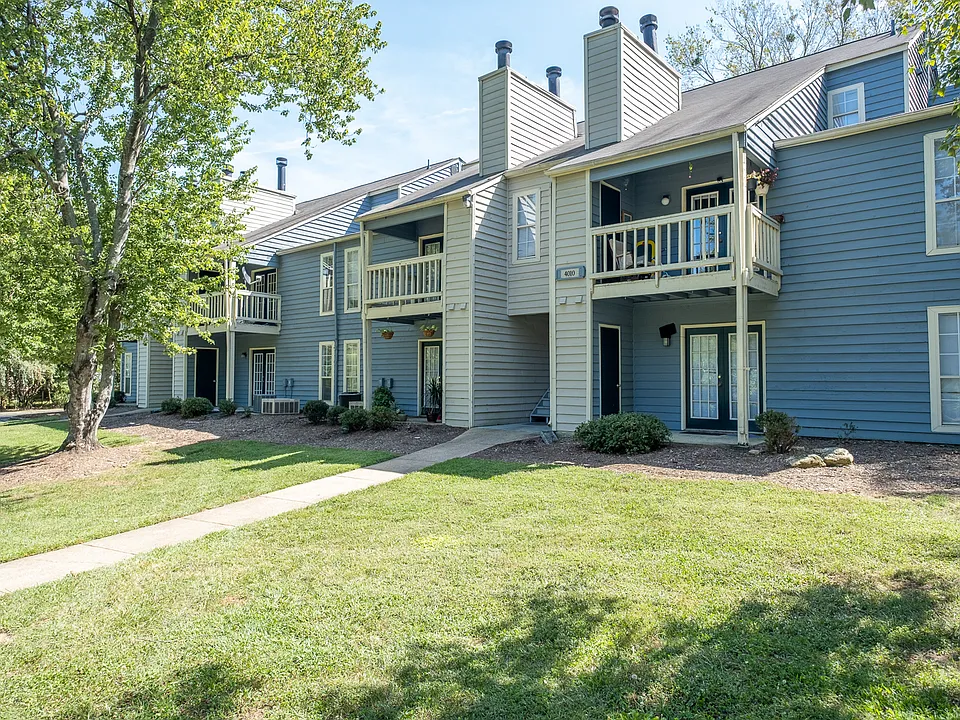 THE OAKS APARTMENTS