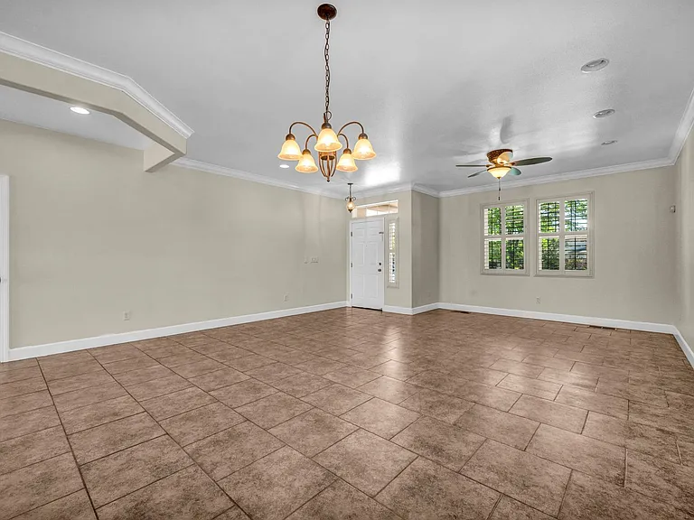 2425 Crooked Canyon Ct — Photo 12