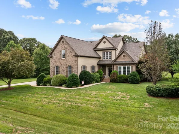 3218 Mountain Creek Dr, Sherrills Ford, NC 28673