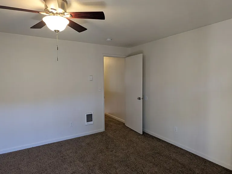 Royal Crest Townhomes — Photo 32
