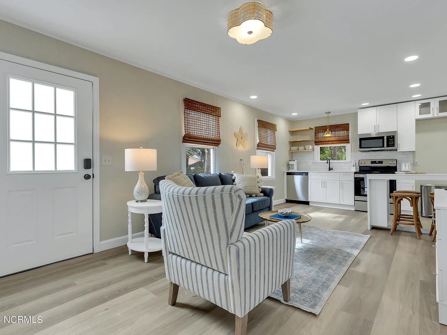 3 bed, 1.0 bath, $2,000 — Photo 2