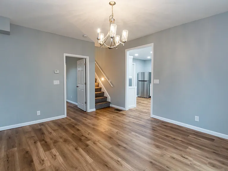 503 E 2nd St — Photo 14