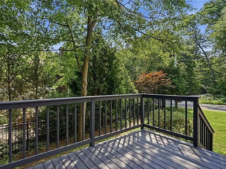 2 Lafayette Dr — Photo 29