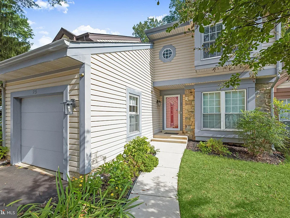 25 Tivoli Lake Ct