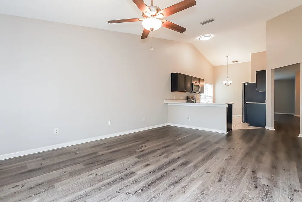 3 bed, 2.0 bath, 1595 sqft, $2,245 — Photo 4