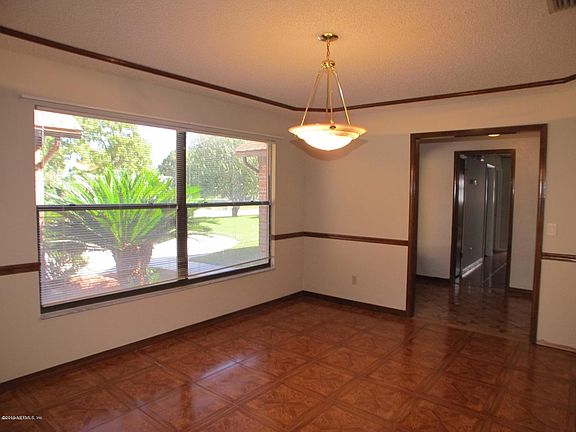 3rd image of 2527 Sandlewood Cir