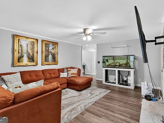 5th image of 4866 Jennifer Ln