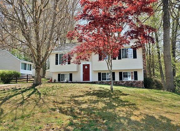 4th image of 8931 Laureate Ln