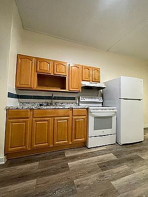 3rd image of 733 6th Ave APT 2R