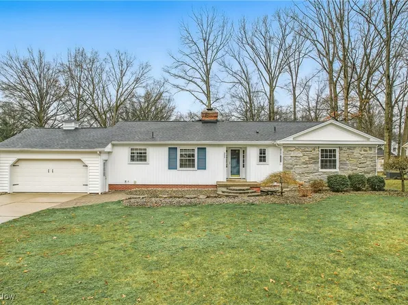 355 Sleepy Hollow Dr, Canfield, OH 44406