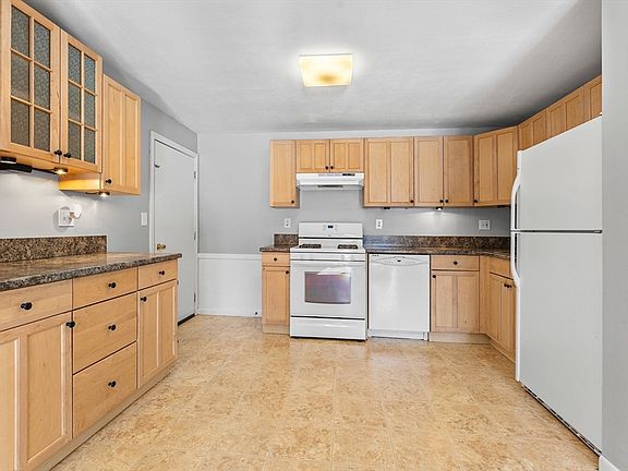 5th image of 82 Boylston Ln APT 21