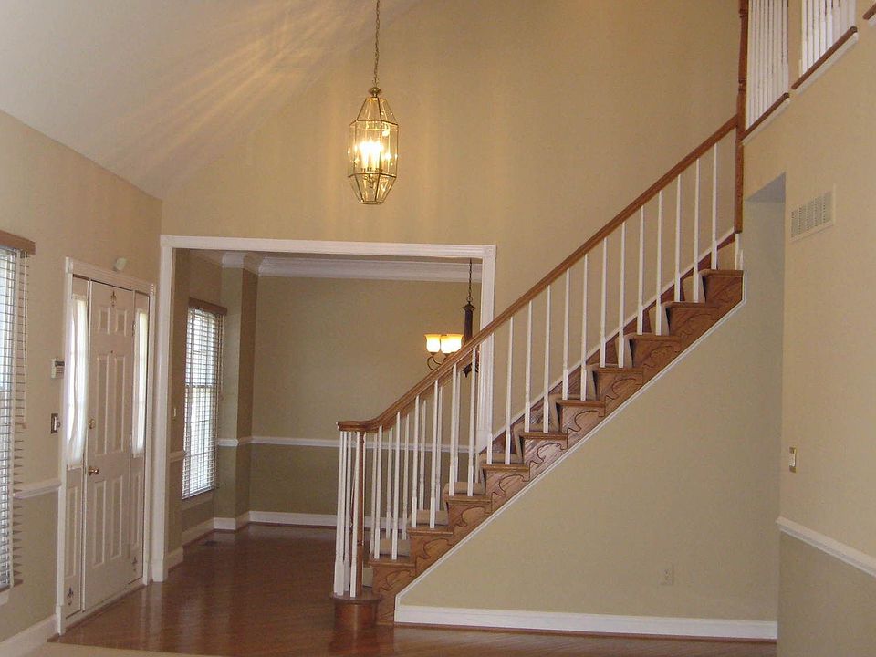 Living Rm w/Vaulted Ceiling