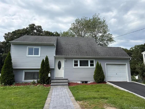 24 Carl St, Ronkonkoma, NY 11779