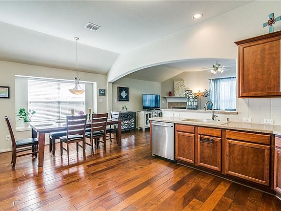 5th image of 10801 Western Hills Dr