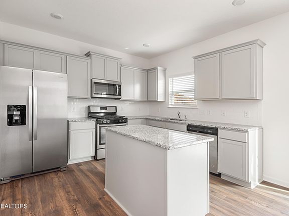 4th image of 6072 Bayonet Ln
