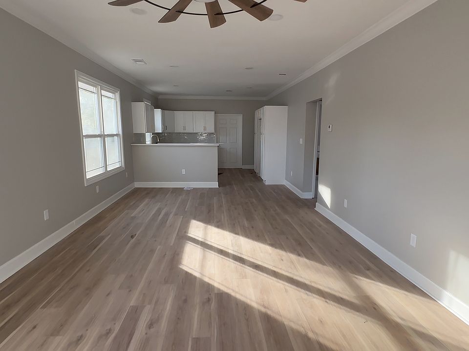 1st image of 404 Charteroak St