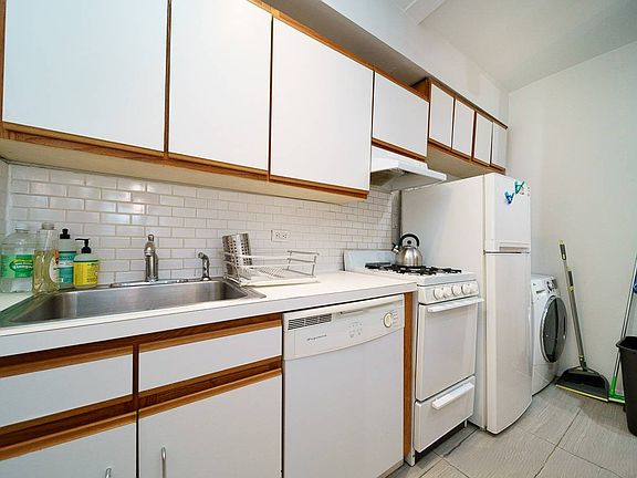 5th image of 51 W 88th St #1D