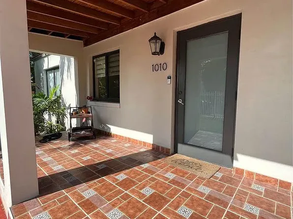 1010 NW 19th Ct, Miami, FL 33125