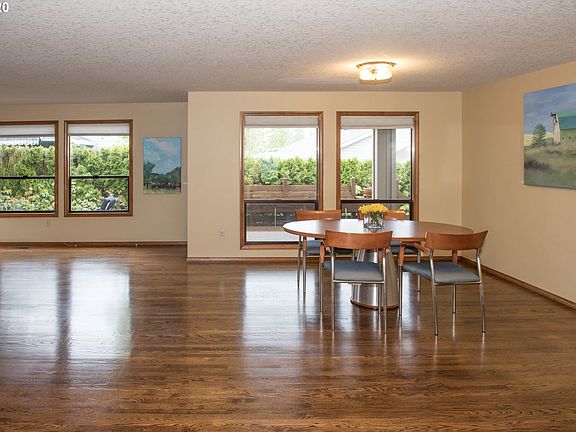 5th image of 3015 SE 155th Ave