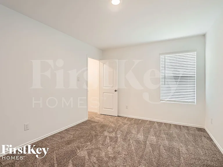1335 White Willow — Photo 23