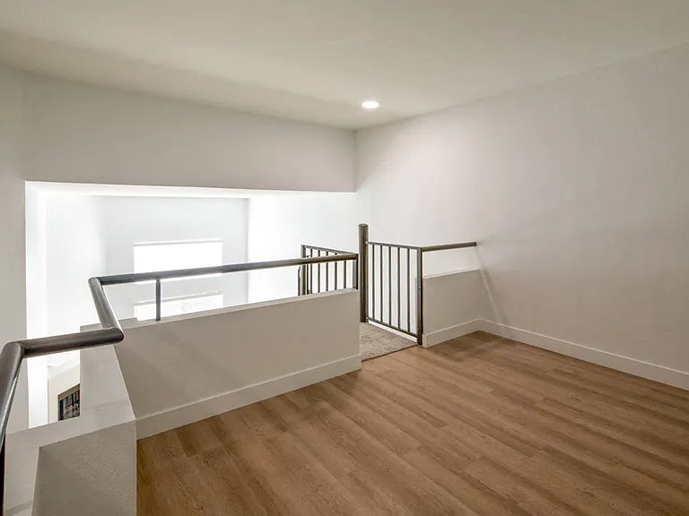 Warner Pointe — Photo 17