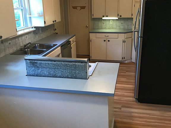2nd image of 126 Kane St