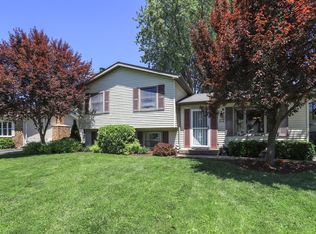 2020 Fairfield Rd, Lindenhurst, IL 60046