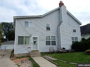 310 N Washington St, Carpentersville, IL 60110