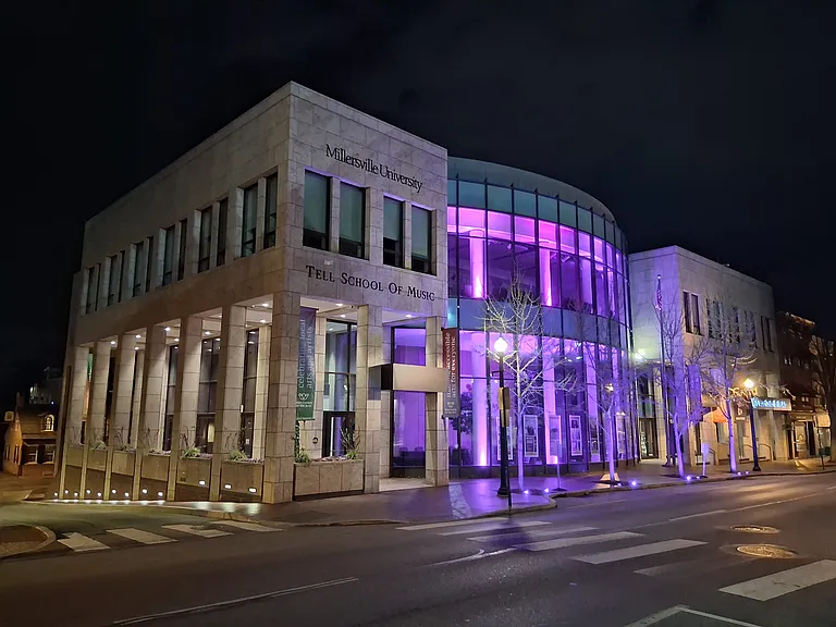 Ware Center For The Arts, One Block From Apartmet