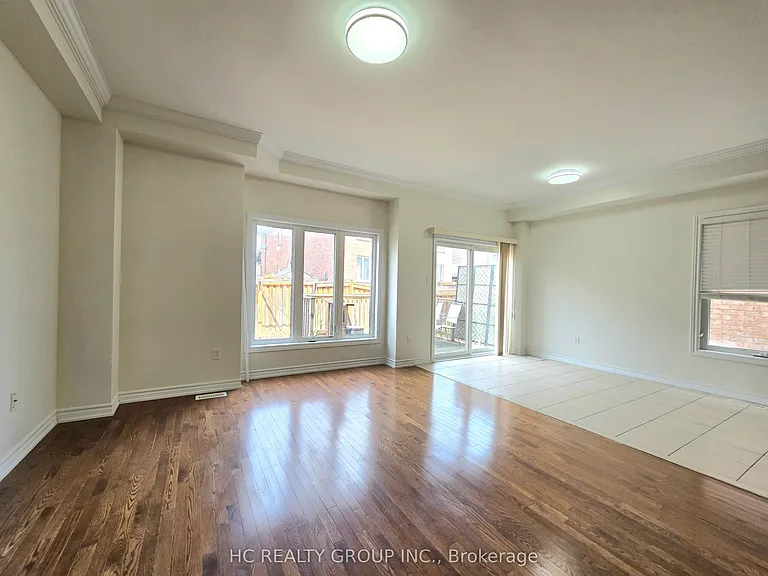 703 Hammersly Blvd — Photo 10