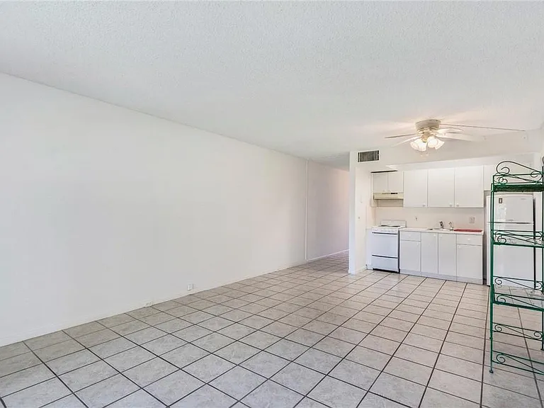 1400 SW 124th Ter #105Q — Photo 10
