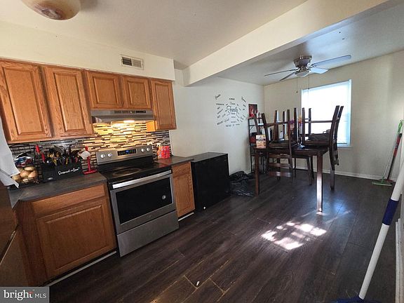 3rd image of 27 Berkshire Rd